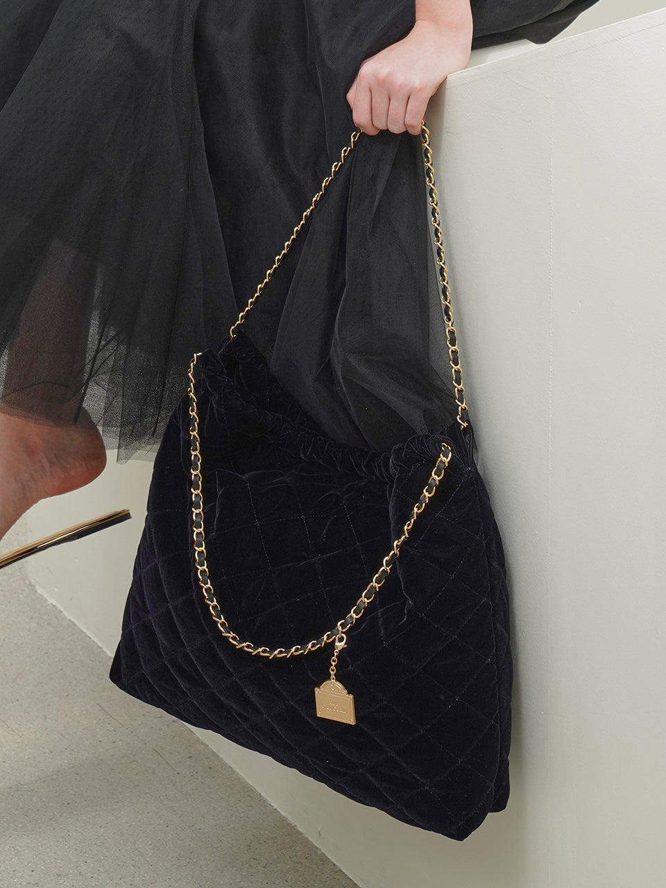 [20K Gold Chain] Velvet Quilting Hobo Bag